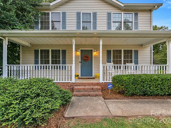 5th image of 302 Carmel Hills Dr