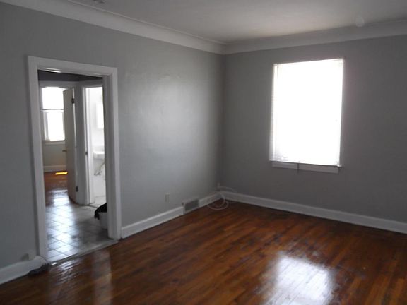 3rd image of 146 E Hazelhurst St APT 3