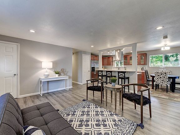 5th image of 17718 Spruce Way