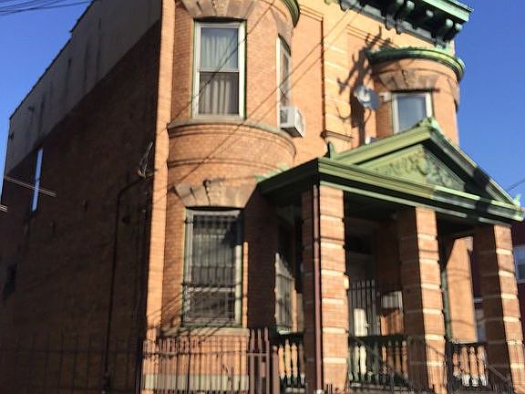 4th image of 124 Lexington Ave