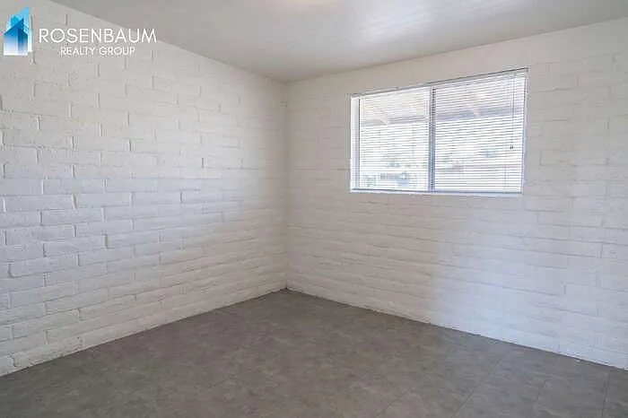2 bed, 1.0 bath, 675 sqft, $900 — Photo 2
