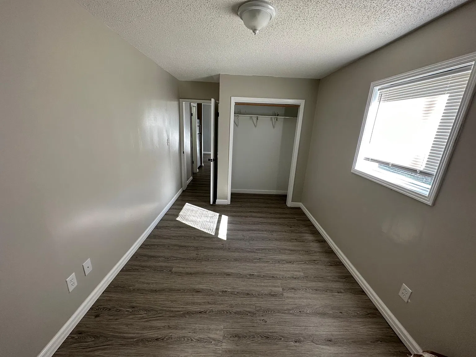 665 N College St — Photo 1
