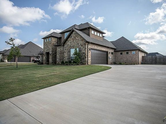3rd image of 224 Essex Dr