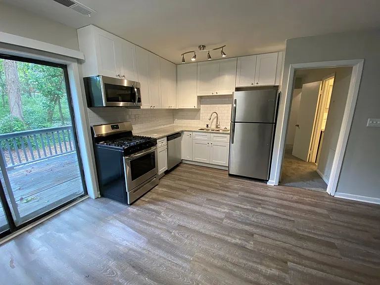 Springdale Apartments — Photo 33