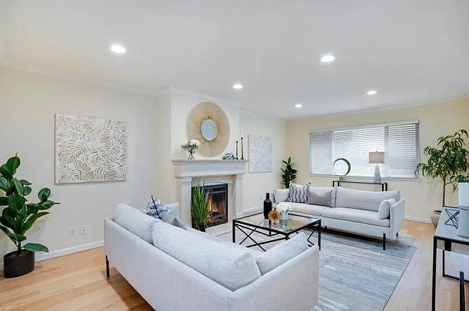 1323 Hoover St — Photo 3
