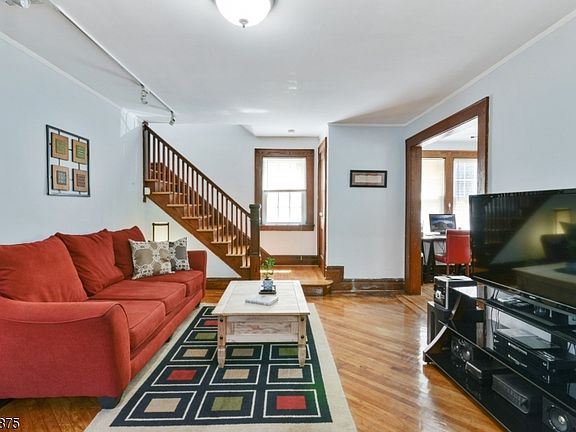 5th image of 262 Brighton Ave