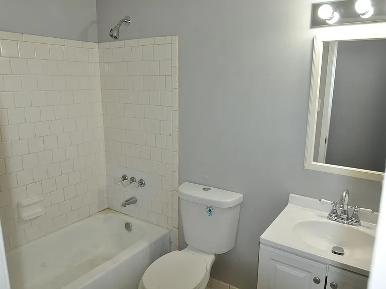 220 Joyce St — Photo 11