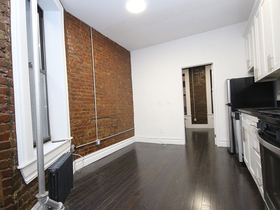 2nd image of 117 Mulberry St APT 4