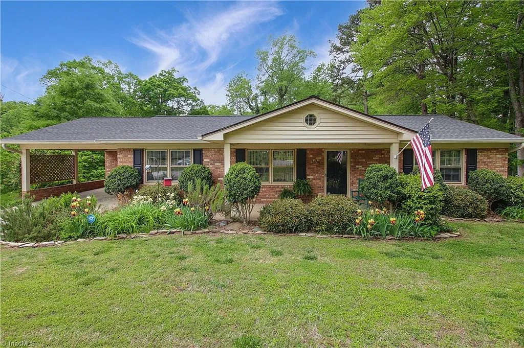 3 bed, 1898 sqft, $1,850 — Photo 1