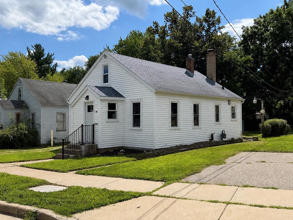 1st image of 440 Winsor St