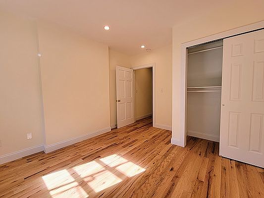 3rd image of 223 W 16th St #Xx