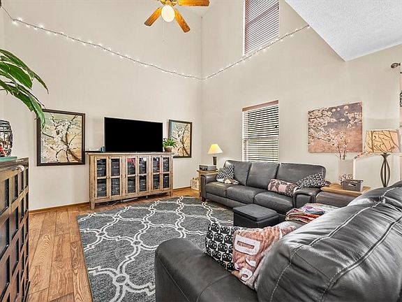 3rd image of 763 Sunset Cir