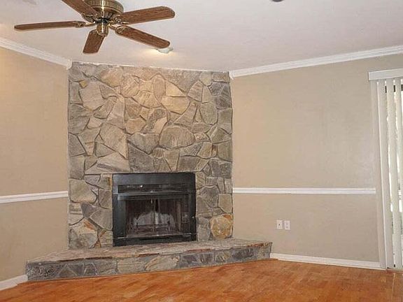 3rd image of 1811 Valparaiso Blvd