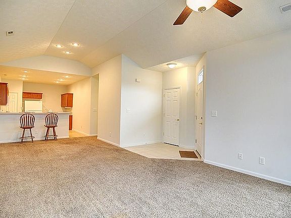 4th image of 104 Aberdeen Village Dr