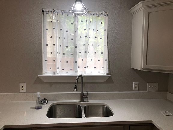 Kitchen Sink/Granite Coutner tops