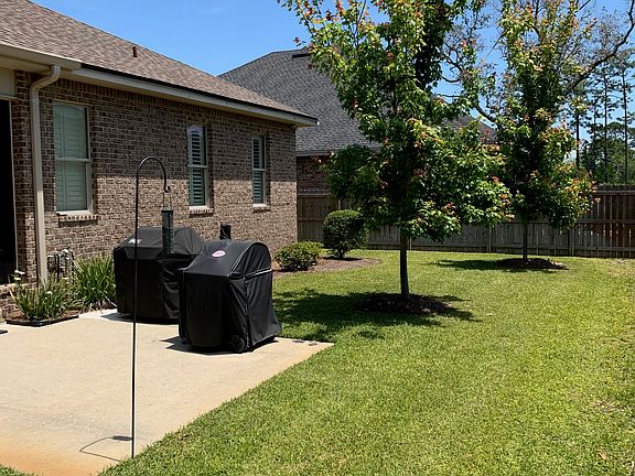 3rd image of 726 Woods Dr