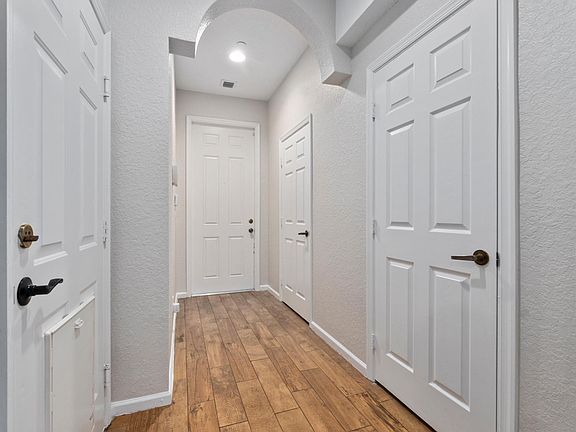 4th image of 5426 SE Moseley Dr