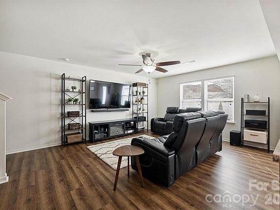 3rd image of 5242 Crystal Lakes Dr
