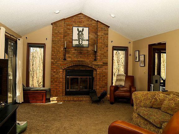 3rd image of 2130 Greenbriar Dr
