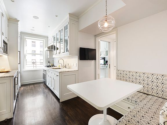 3rd image of 22 E 88th St #3E