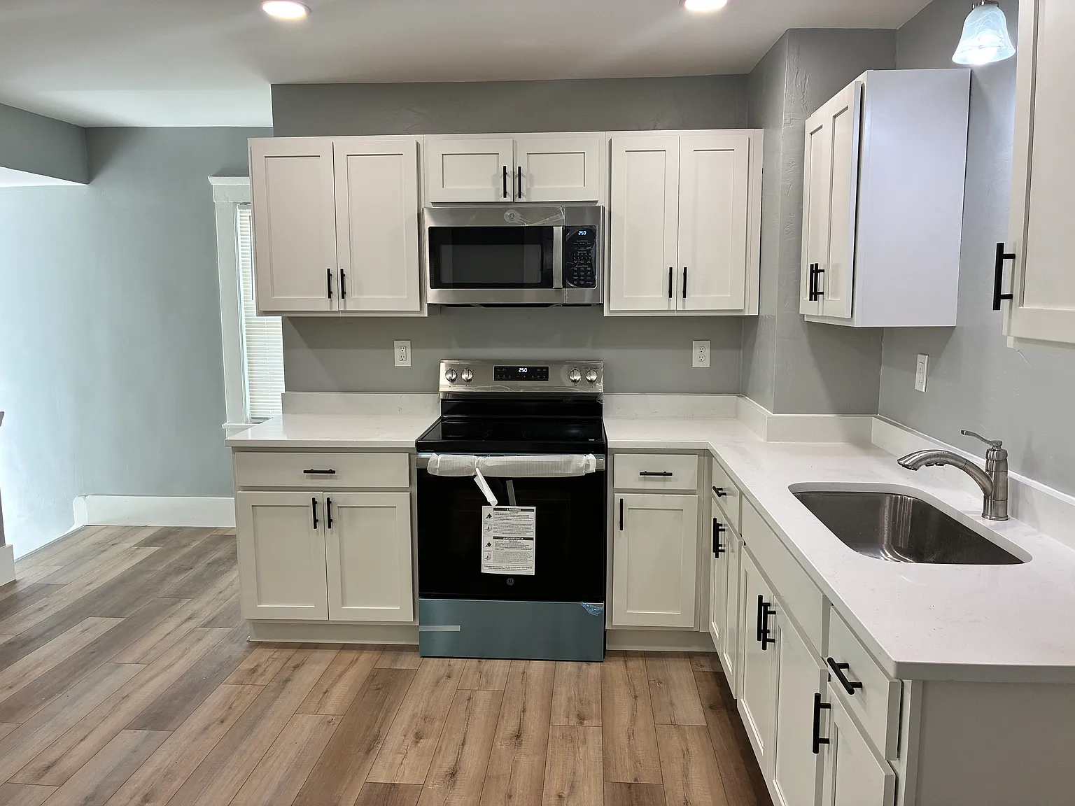 6 bed, 1914 sqft, $2,499 — Photo 3
