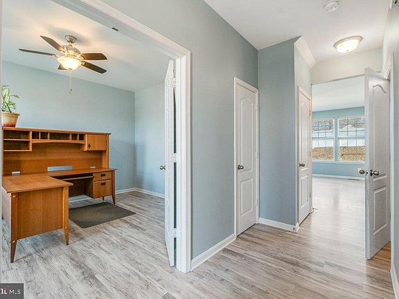 5th image of 305 Sir Pauls Pl