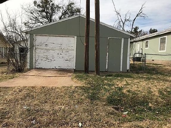 4th image of 1115 E Lindsey St
