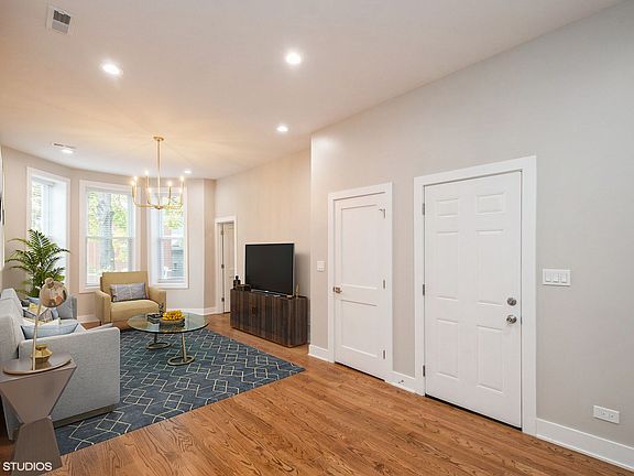 5th image of 1113 N Winchester Ave #2