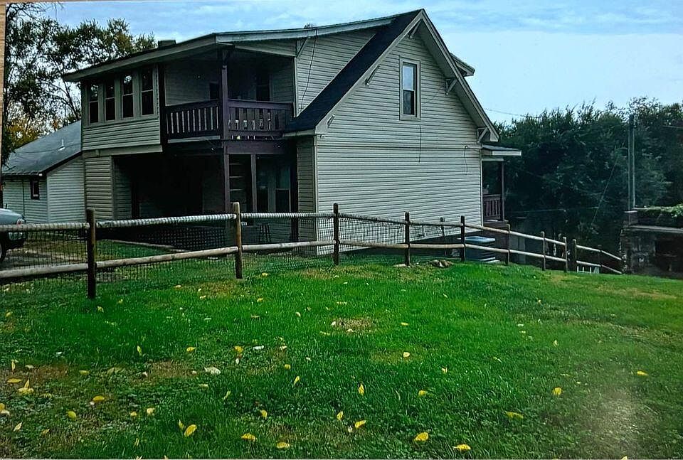 2nd image of 606 Rutherford Ave NW
