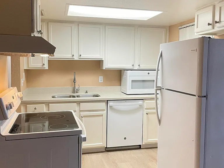 8888 N 47th Ave #141 — Photo 3