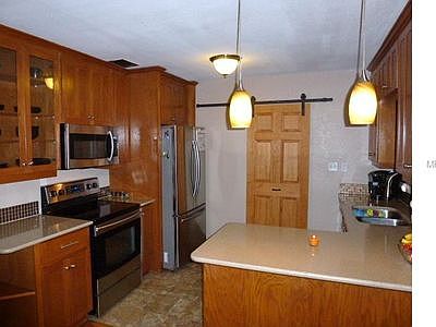 4th image of 919 Pinegrove Ave