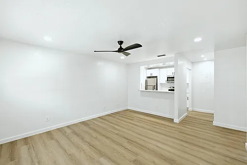 840 NE 3rd St #300 Photo 1