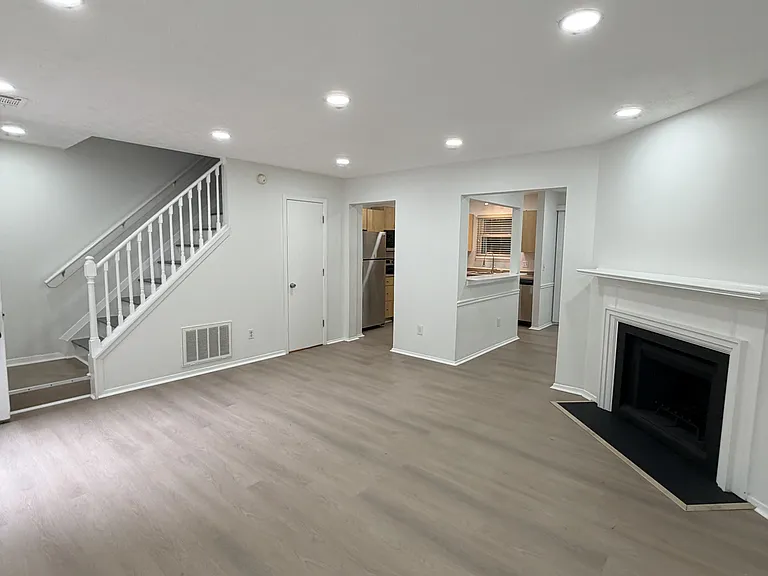 2805 Queen Anne Ct — Photo 6