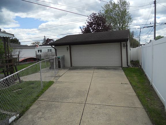 3rd image of 22119 Candace Dr