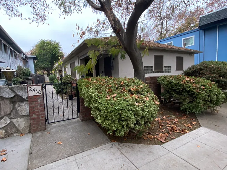2410 F St — Photo 15
