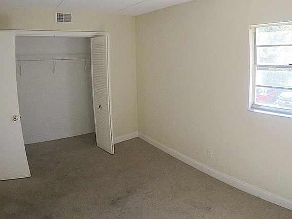 5th image of 2818 Somerset Park Dr