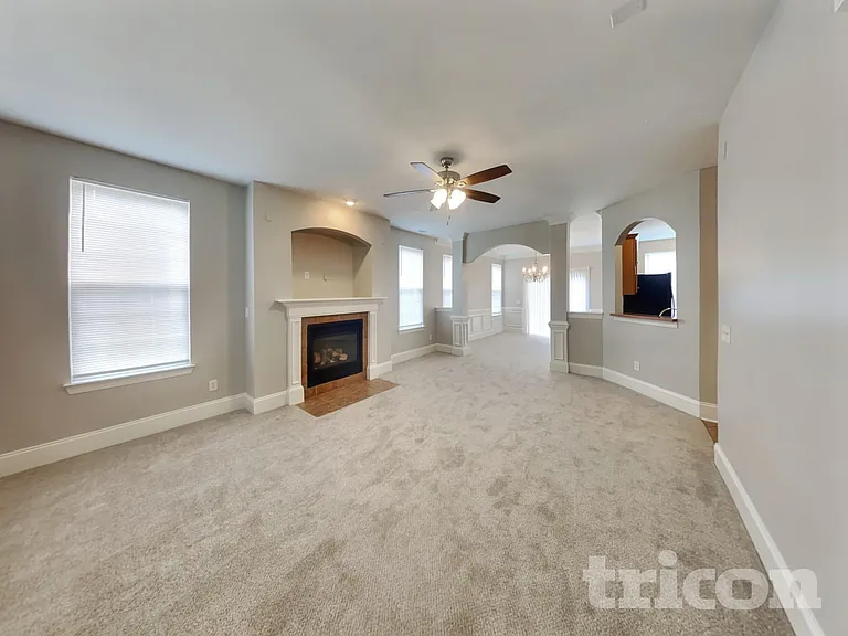 2755 Gusty Ln — Photo 2