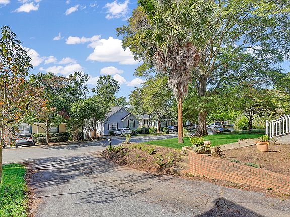 AMAZING NEIGHBORHOOD!