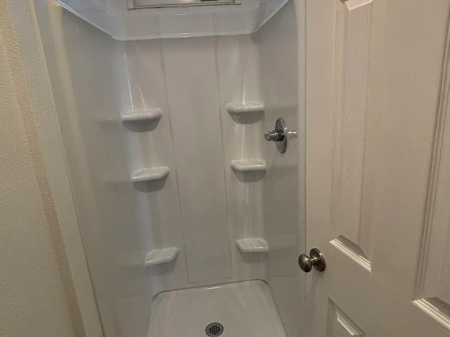 4 bed, 2574 sqft, $2,800 — Photo 4