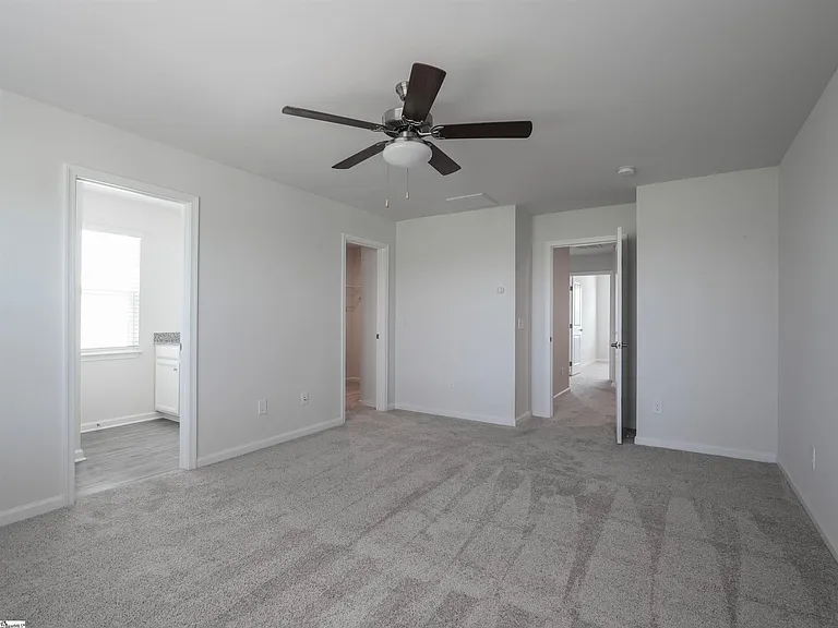 219 Hipps Crossing Dr — Photo 9