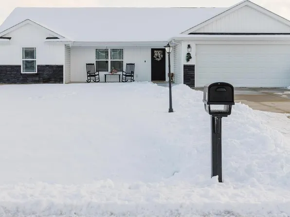 721 W 15th St, Johnston City, IL 62951