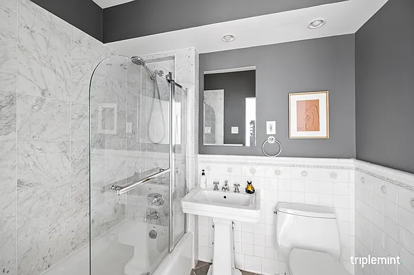 Sold by Triplemint | media 16