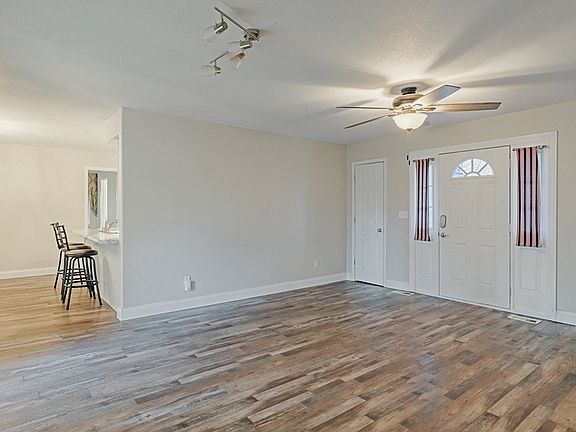 5th image of 749 Oak St