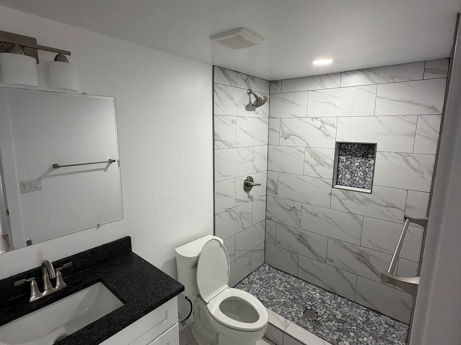 2 bed, 1000 sqft, $1,925 — Photo 3