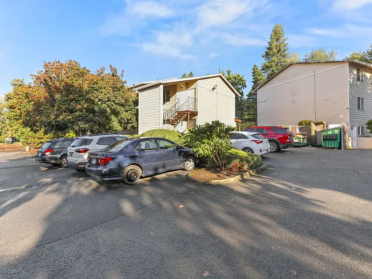 Charbern Apartments — Photo 77