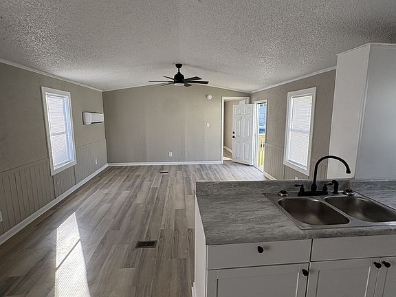 4th image of 1305 N Floyd St Lot 39