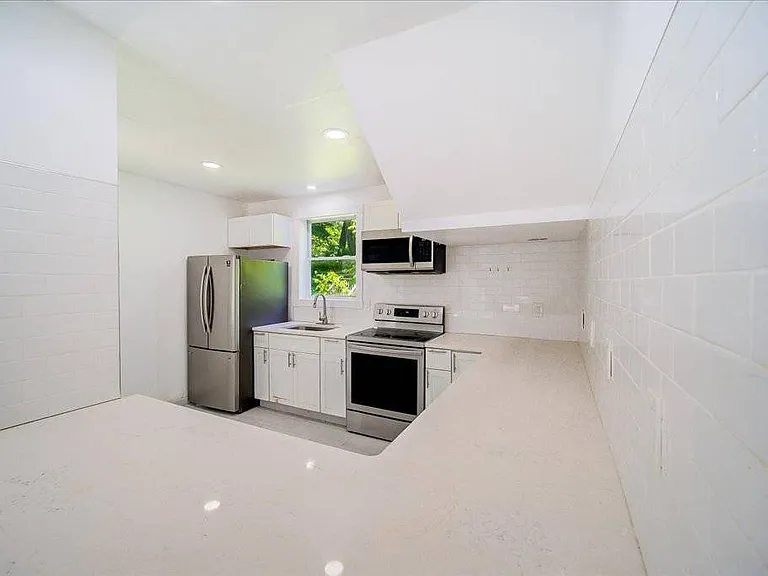 629 South Rd — Photo 14