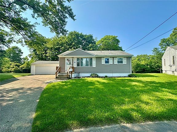 2nd image of 556 Moherman Ave