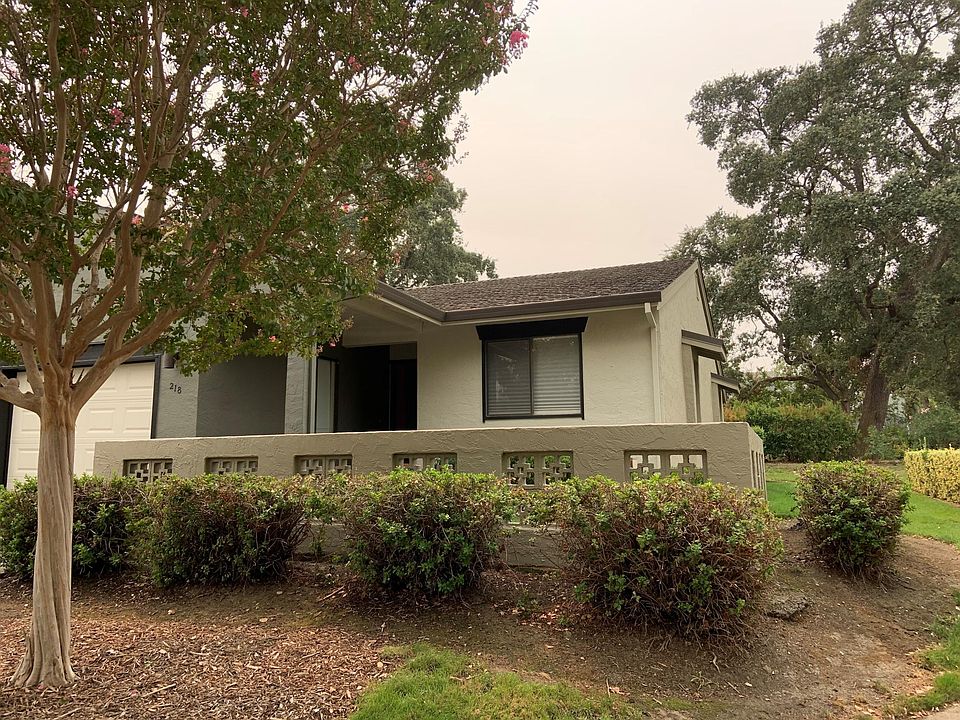 1st image of 218 Vista Ct
