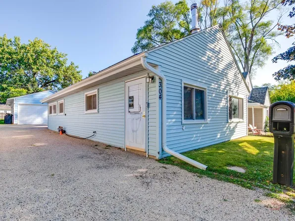 304 E Willow Dr, Round Lake Park, IL 60073